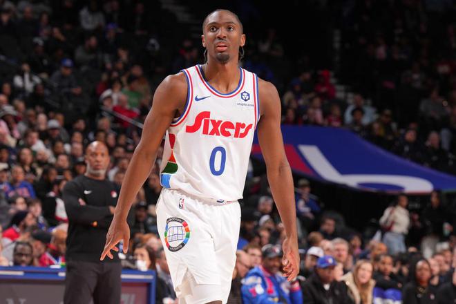 11战10败！76人惨遭开拓者逆转：马克西伤退，三巨头全伤，西蒙斯独砍34分