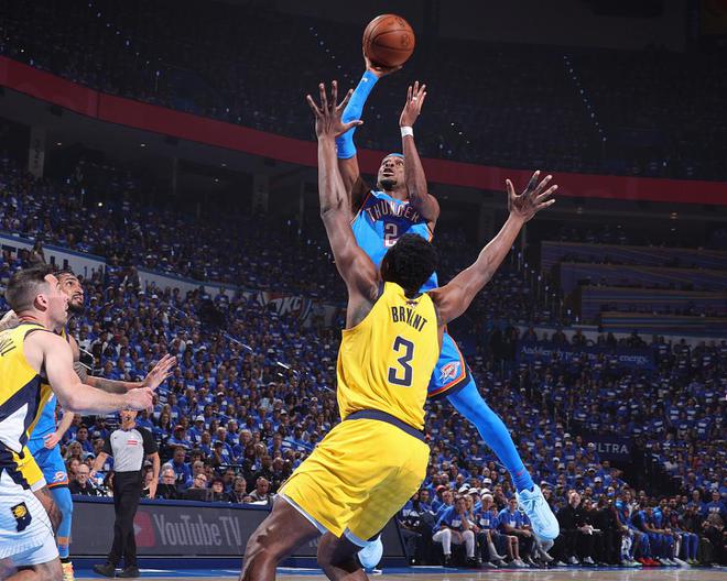 雷霆半场领先18分！亚历山大15分破3000分里程碑，最多领先23分