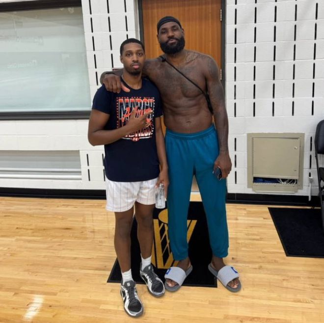 詹姆斯现身骑士训练馆！下家赔率：骑士超独行侠居首