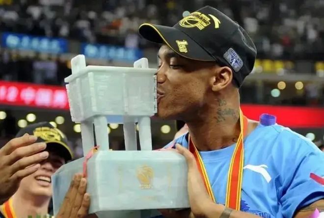 CBA历史最受欢迎外援排行：马布里力压威姆斯夺冠，麦蒂位列第三