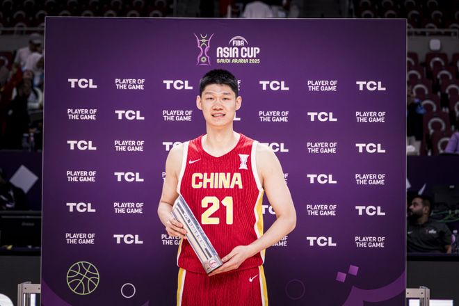 连场MVP！胡金秋11+10创男篮首两双，17中14拼到脖颈受伤