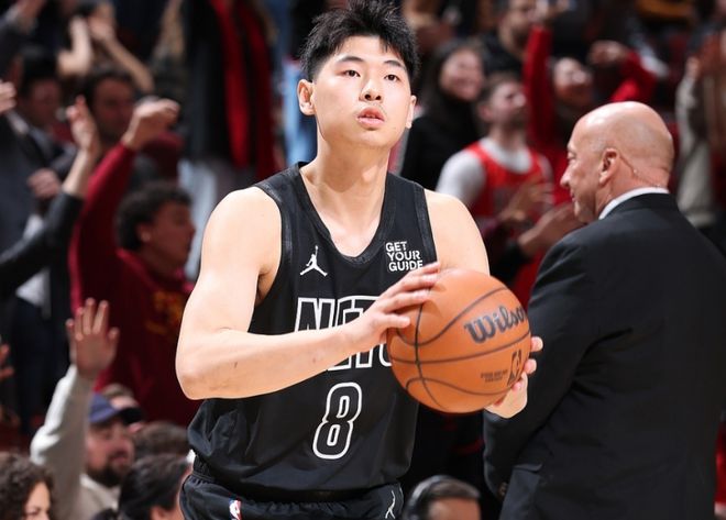 篮网随队记者：崔永熙积极备战，目标重返NBA