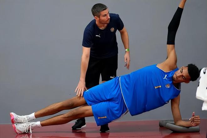 文班亚马发展计划曝光：稳步增肌而非盲目增重