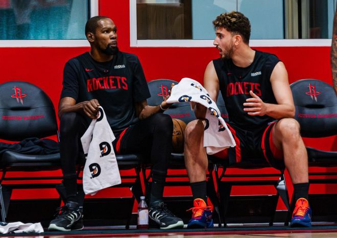 火箭训练营第三日：杜兰特赞队友默契，乌度卡透露季前赛计划
