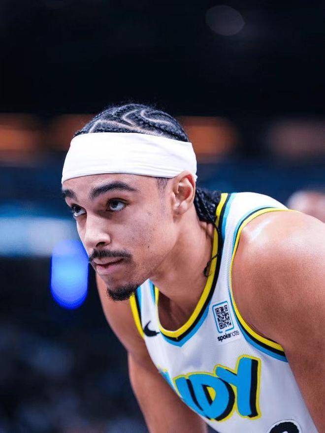 步行者再遭打击：内姆哈德左肩酸痛退赛 哈利伯顿赛季报销后后场雪上加霜